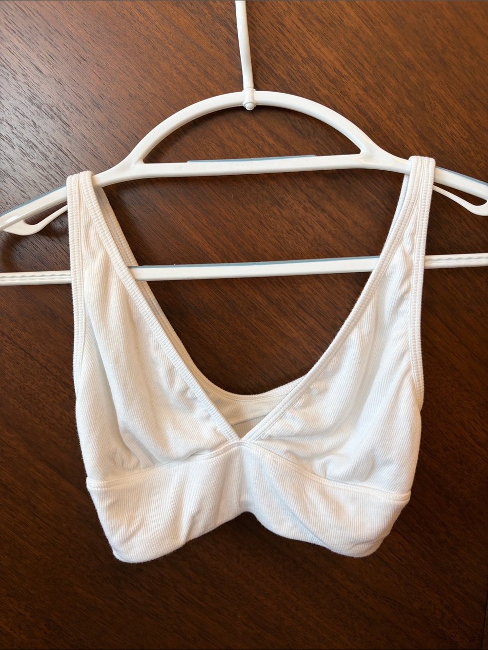 White Ribbed Wireless V-Neck Bralette